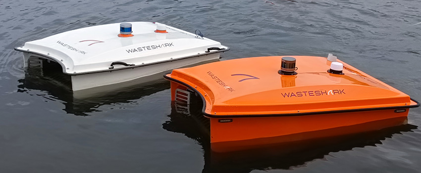Verschiedene Ausführungen von RanMarines „WasteShark“ im Wasser